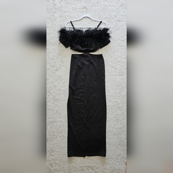 Black Feather Body con Maxi Dress - Picture 3 of 10